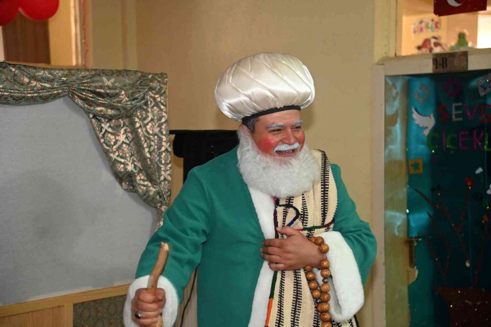 Konya’da Kur'an Kurslarında eğitim alan çocuklara Nasrettin Hoca ve Hacivat-Karagöz gösterisi!