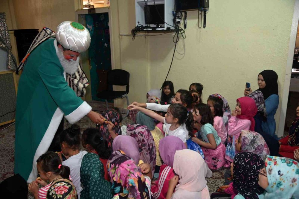 Konya’da Kur'an Kurslarında eğitim alan çocuklara Nasrettin Hoca ve Hacivat-Karagöz gösterisi!