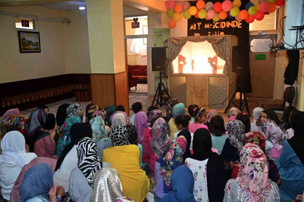 Konya’da Kur'an Kurslarında eğitim alan çocuklara Nasrettin Hoca ve Hacivat-Karagöz gösterisi!