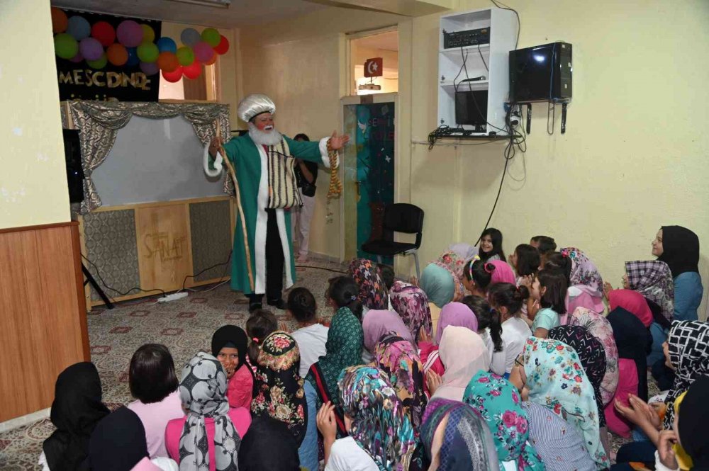 Konya’da Kur'an Kurslarında eğitim alan çocuklara Nasrettin Hoca ve Hacivat-Karagöz gösterisi!