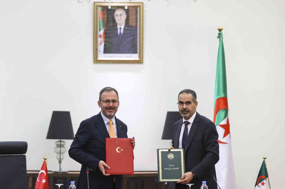 Bakan Kasapoğlu Cezayirli mevkidaşını Konya’ya davet etti