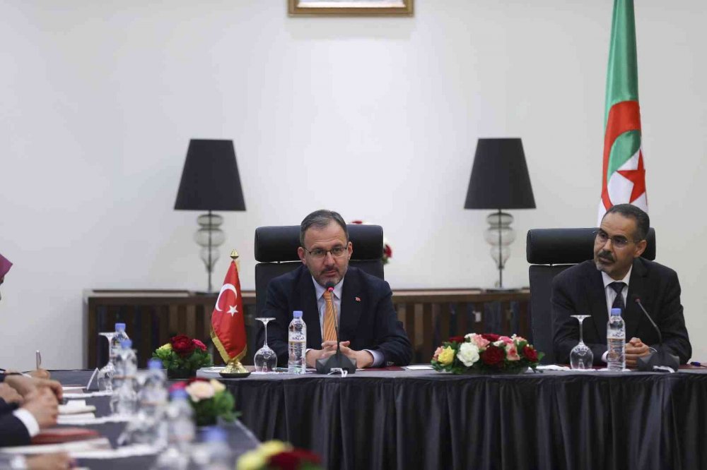 Bakan Kasapoğlu Cezayirli mevkidaşını Konya’ya davet etti