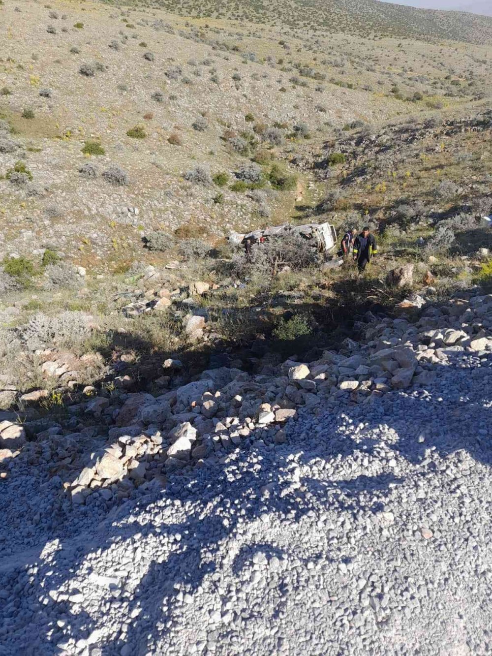 Konya'da minibüs uçuruma yuvarlandı! Dudu Gündüz ve Süleyman Bozoklu öldü! Çok sayıda yaralı var