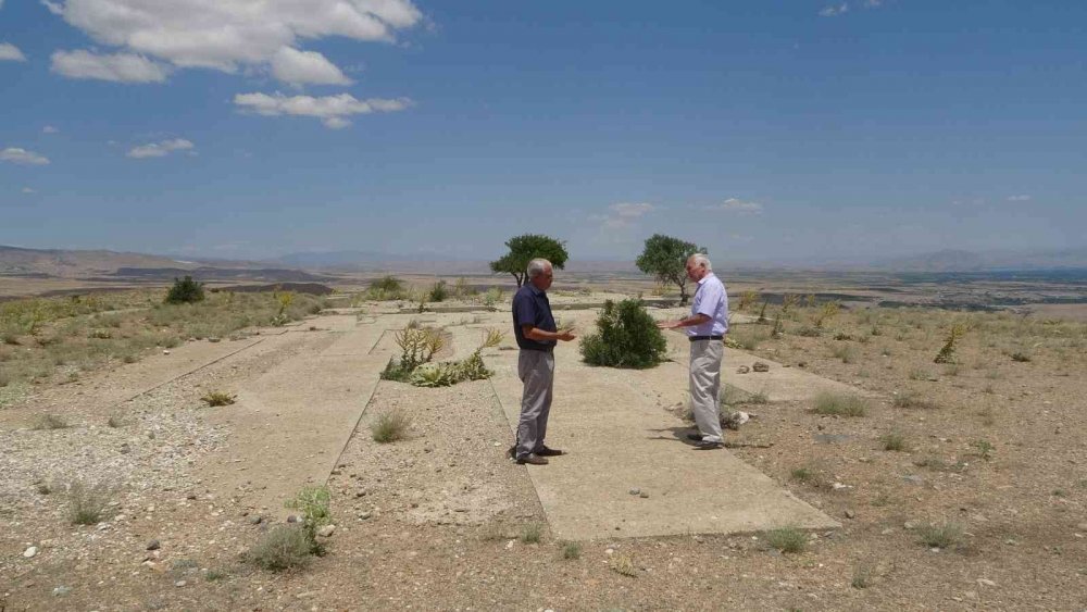 Türkiye'de 50 yıl önce beton ile kapatılan sahalarda petrol heyecanı! Beş ilde daha çalışma