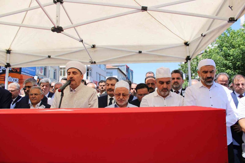 Doktor Ekrem Karakaya’ya acı veda!