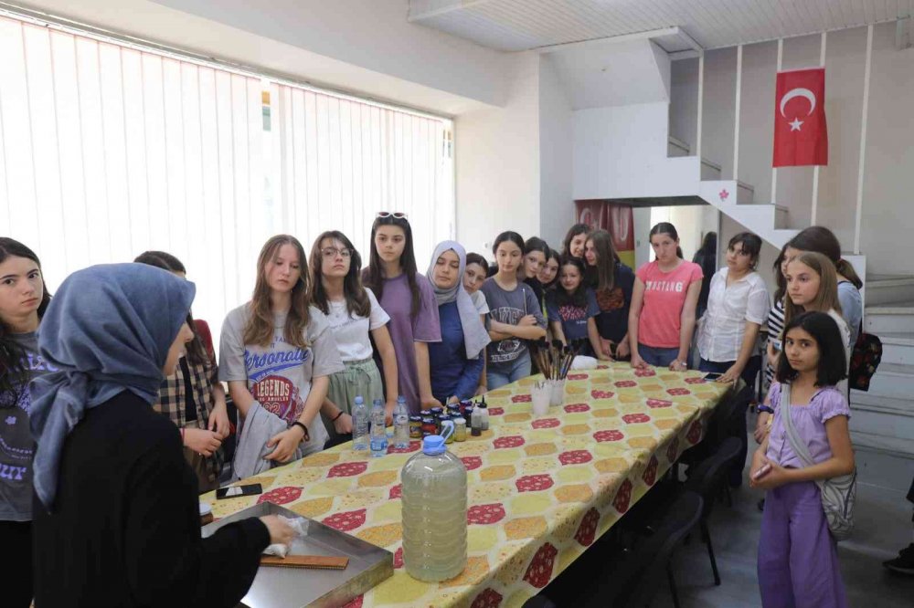 Genç KOMEK Yaz Okulu Üsküp, Prizren, Kiseljak, Kreşevo, Zenica ve Travnik'te yoğun ilgi görüyor