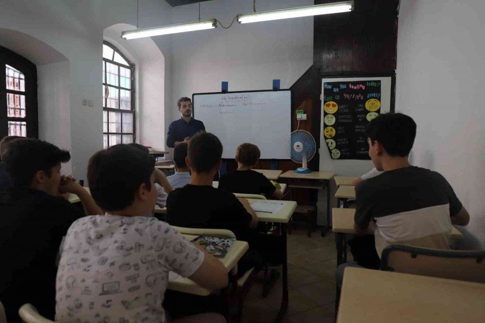 Genç KOMEK Yaz Okulu Üsküp, Prizren, Kiseljak, Kreşevo, Zenica ve Travnik'te yoğun ilgi görüyor