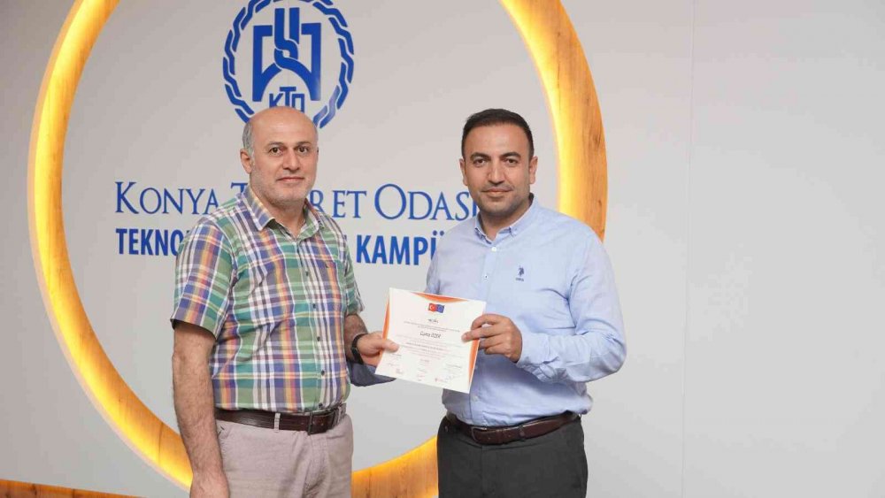 Konya Ticaret Odası Mesleki Eğitim Merkezi’nde eğitimlerini tamamlayan 90 öğretmen sertifika aldı