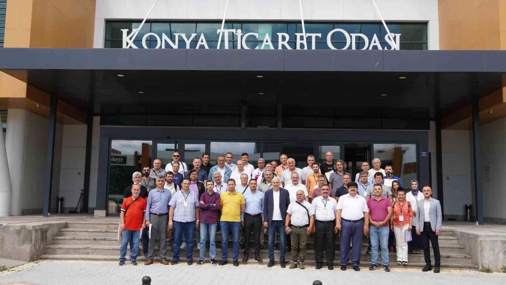 Konya Ticaret Odası Mesleki Eğitim Merkezi’nde eğitimlerini tamamlayan 90 öğretmen sertifika aldı
