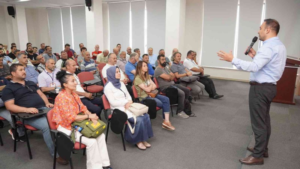 Konya Ticaret Odası Mesleki Eğitim Merkezi’nde eğitimlerini tamamlayan 90 öğretmen sertifika aldı