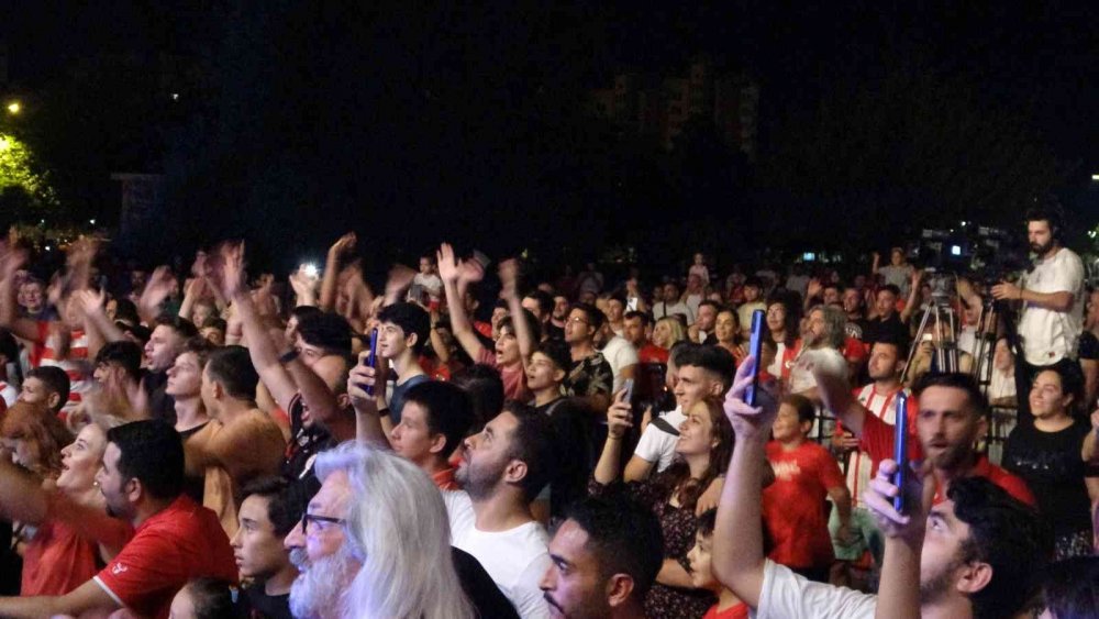 Başpehlivan Cengizhan Şimşek: Hayal olan altın kemeri takmak bize nasip oldu