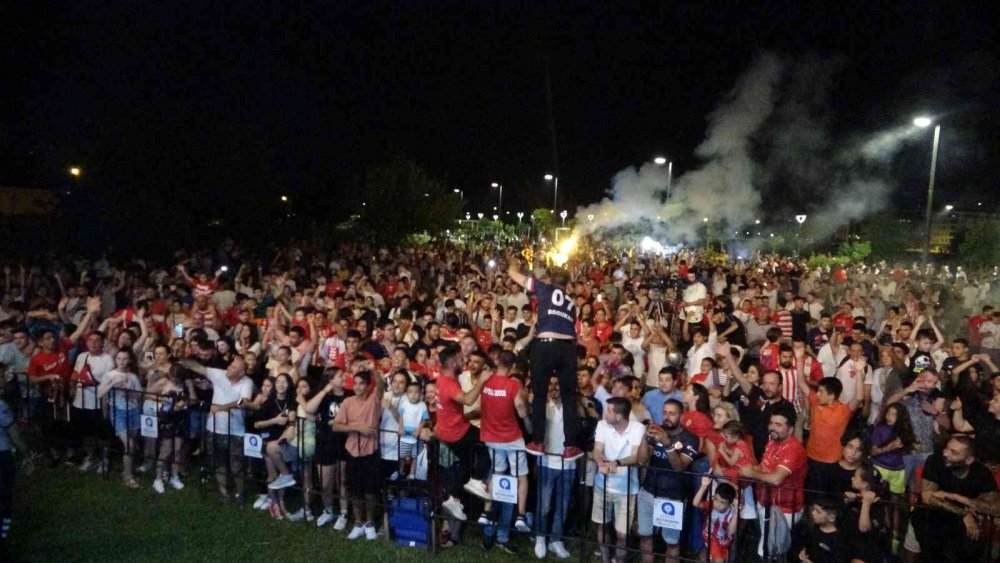 Başpehlivan Cengizhan Şimşek: Hayal olan altın kemeri takmak bize nasip oldu