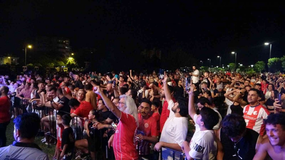 Başpehlivan Cengizhan Şimşek: Hayal olan altın kemeri takmak bize nasip oldu