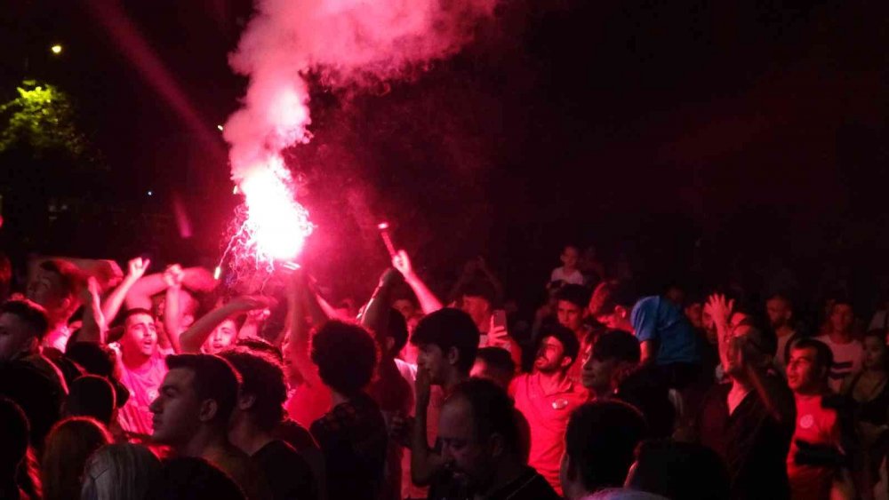 Başpehlivan Cengizhan Şimşek: Hayal olan altın kemeri takmak bize nasip oldu