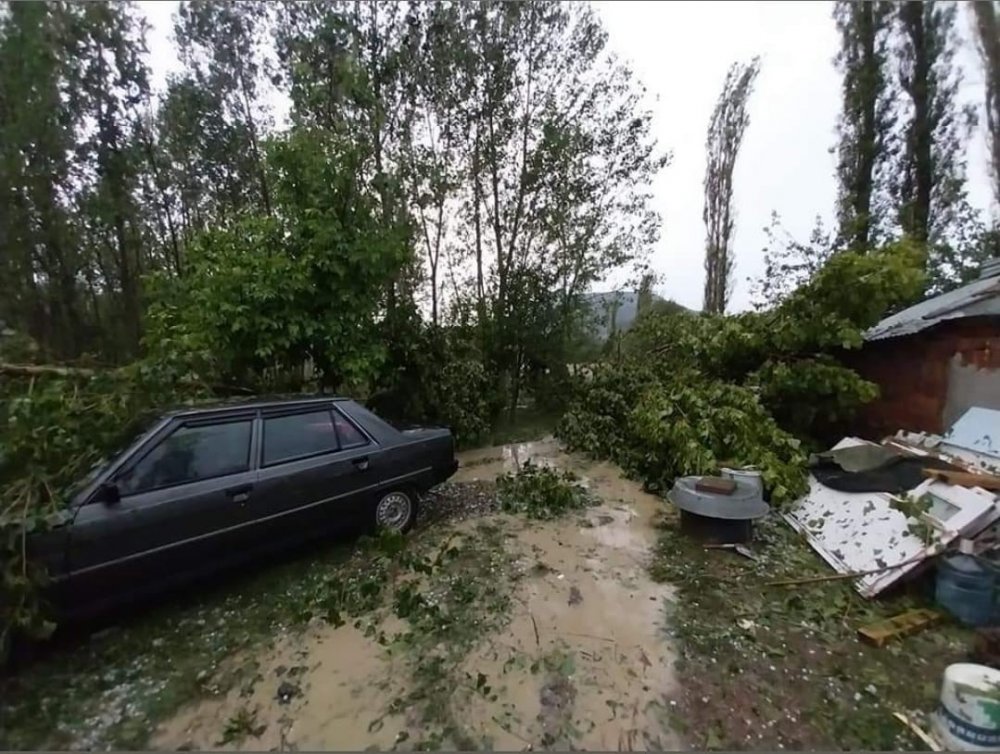 Ankara Nallıhan’da şiddetli yağış sel ve baskınlara neden oldu! Ceviz büyüklüğünde dolu yağdı