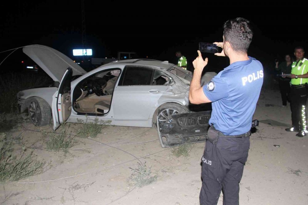 Konya'da dehşete düşüren kaza! Yola fırlayan köpeğe çarpmamak için direğe çarpıp takla attı