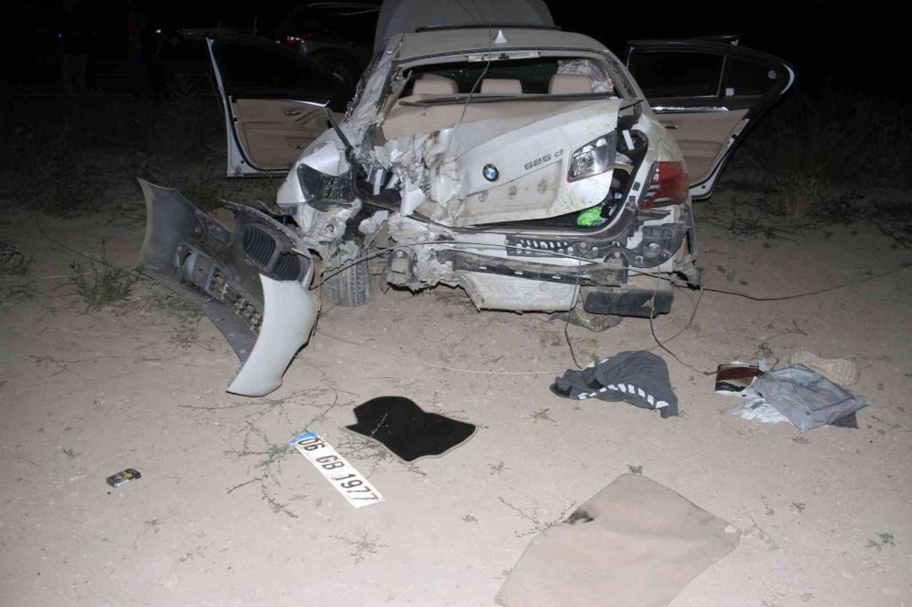 Konya'da dehşete düşüren kaza! Yola fırlayan köpeğe çarpmamak için direğe çarpıp takla attı