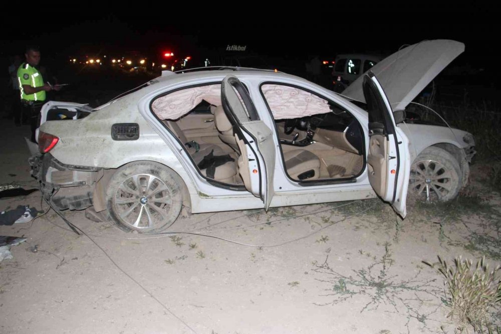 Konya'da dehşete düşüren kaza! Yola fırlayan köpeğe çarpmamak için direğe çarpıp takla attı