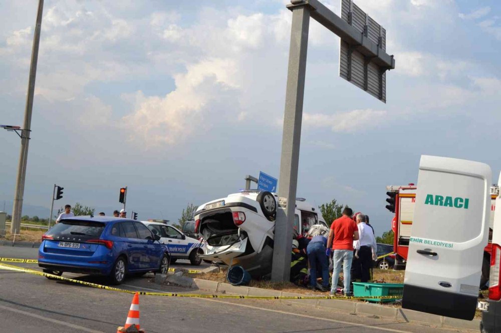 Manisa’da bayram günü korkunç kaza! Raif Demirel, Hüseyin Varol ve Mustafa Kama öldü! 2 yaralı