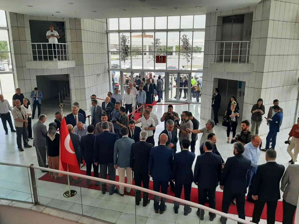 Konya protokolü vatandaşla bayramlaştı