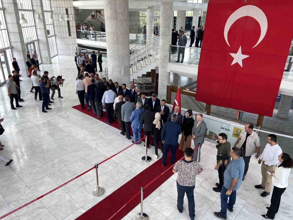 Konya protokolü vatandaşla bayramlaştı