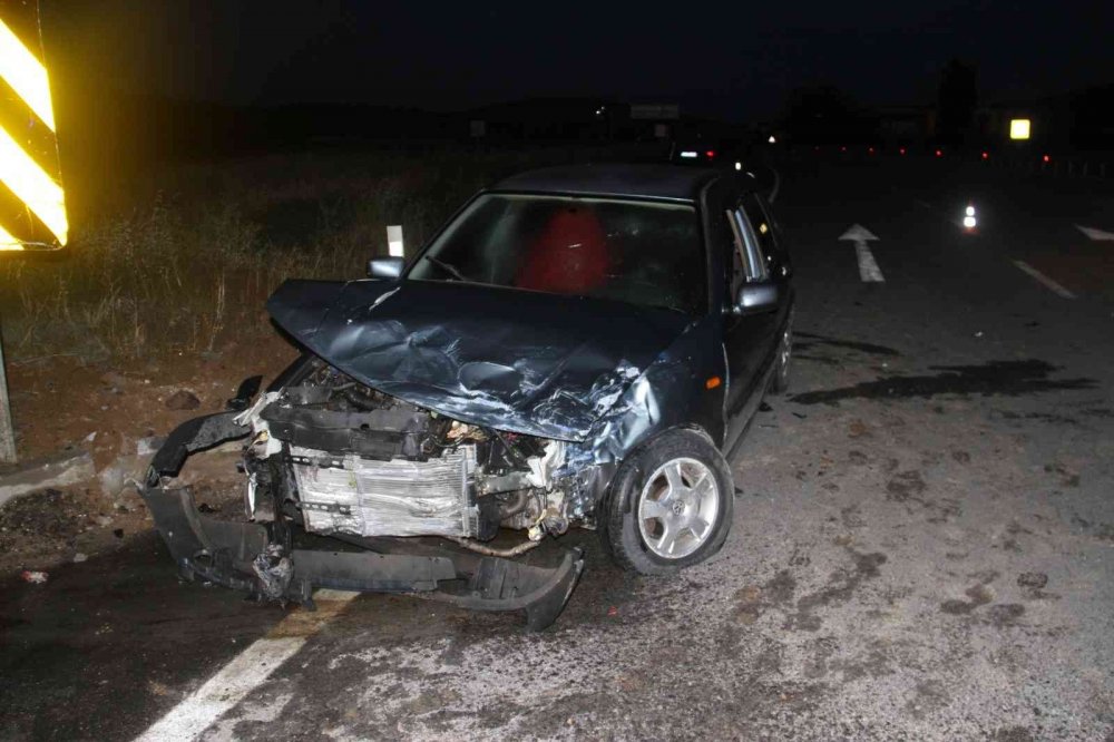 Konya’da otomobille çarpışıp refüje çıkan minibüste 7 kişi yaralandı