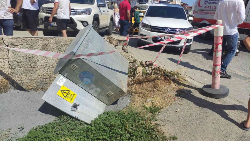 Alanya'da feci kaza! Sıkışan sürücü için vatandaş ve ekipler seferber oldu