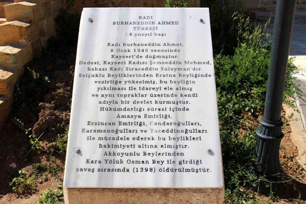 Döneminde adına devlet kurulan Kadı Burhanettin'in kabri binalar arasında kayboldu!