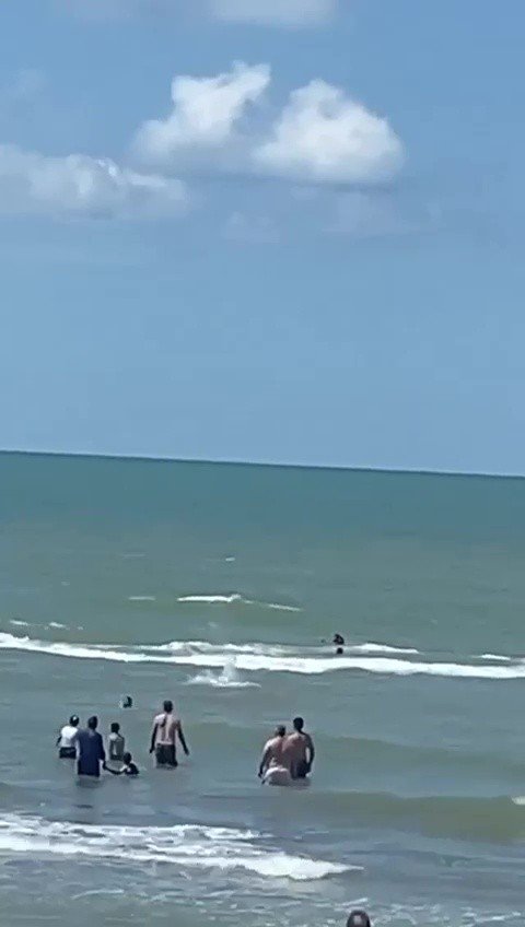 Konya'dan tatile gitti! Denizde dalgalara kapılan şahıs böyle kurtarıldı! Hayati tehlikesi sürüyor