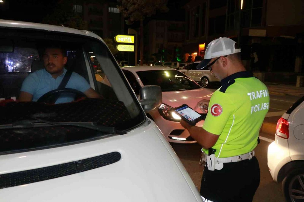 Tatilcilerin geçiş güzergahı Aksaray’da bayram denetimleri hız kesmiyor