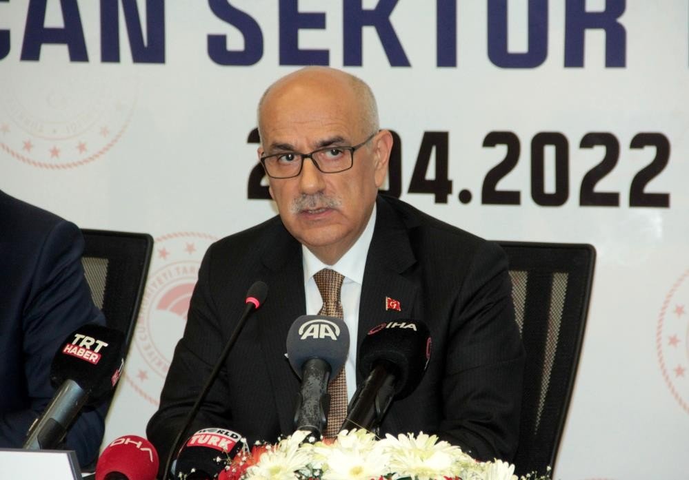 Bakan Kirişci, Datça yangın bölgesine hareket etti