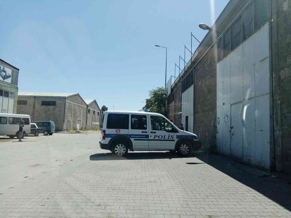 Cesedini dükkan komşuları buldu! Kayısı toplamak için çıktığı çatıdan düşen yaşlı adam hayatını kaybetti
