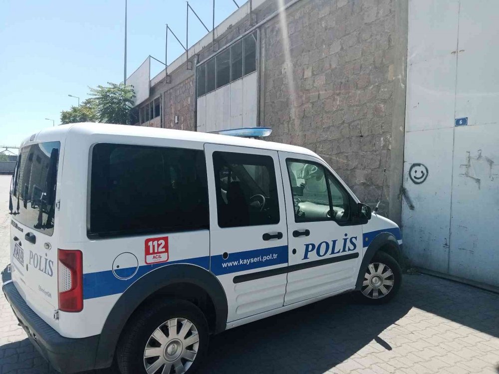 Cesedini dükkan komşuları buldu! Kayısı toplamak için çıktığı çatıdan düşen yaşlı adam hayatını kaybetti