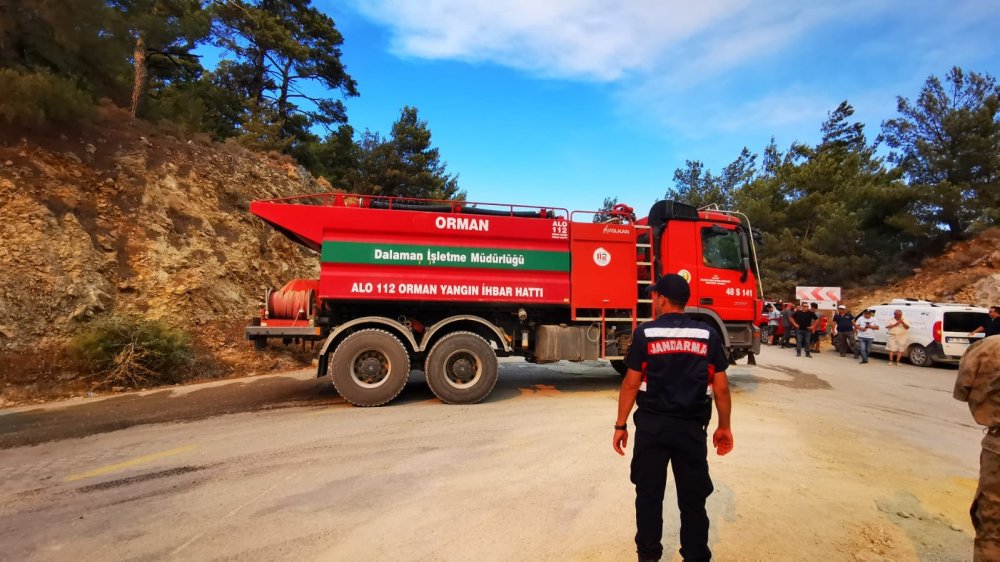 Datça'da orman yangını yerleşim yerlerine sıçradı! 18 helikopter, 7 uçak çok sayıda kara ekibi müdahale ediyor