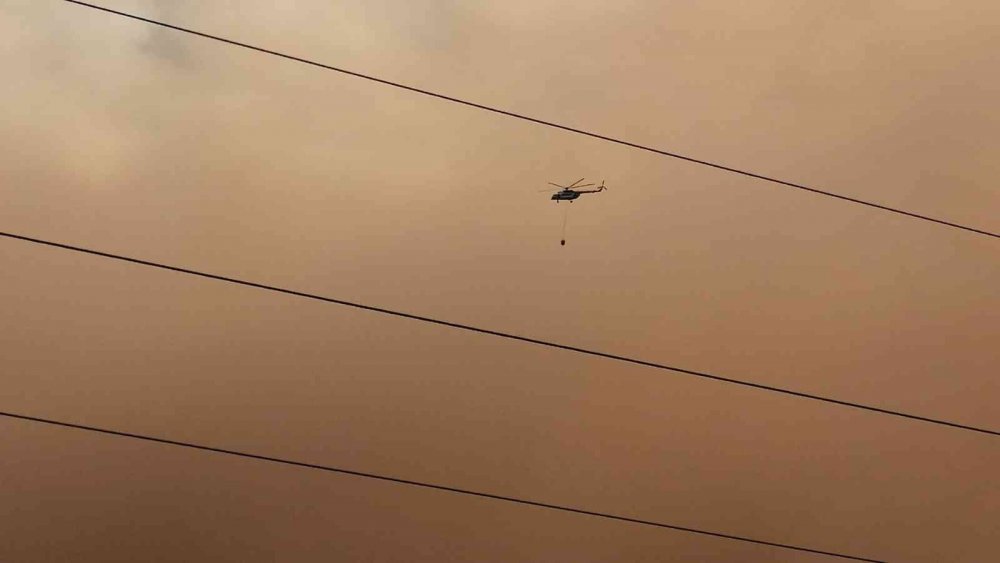 Datça'da orman yangını yerleşim yerlerine sıçradı! 18 helikopter, 7 uçak çok sayıda kara ekibi müdahale ediyor