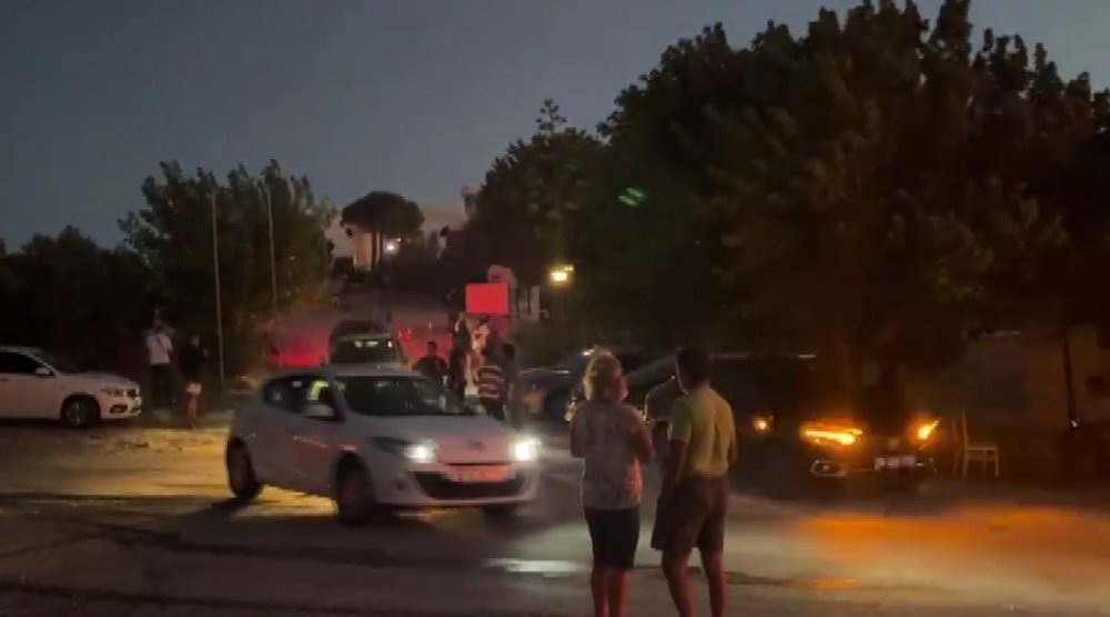İzmir'de orman yangını! Çeşme’de 2 site boşaltıldı