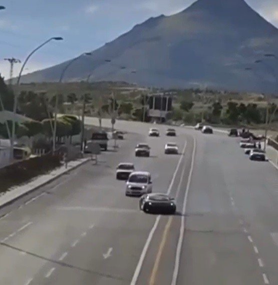 Konya Akyokuş'ta drift atan sürücünün cezası ağır oldu! Lüks otomobille magandalık kamerada