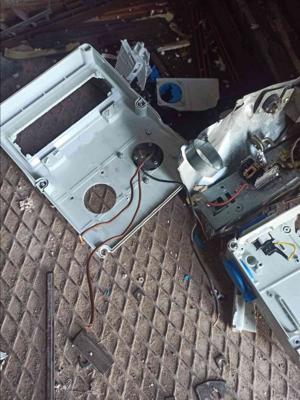 Radyo vericisinin kablolarını kesen hırsız suçüstü yakalandı