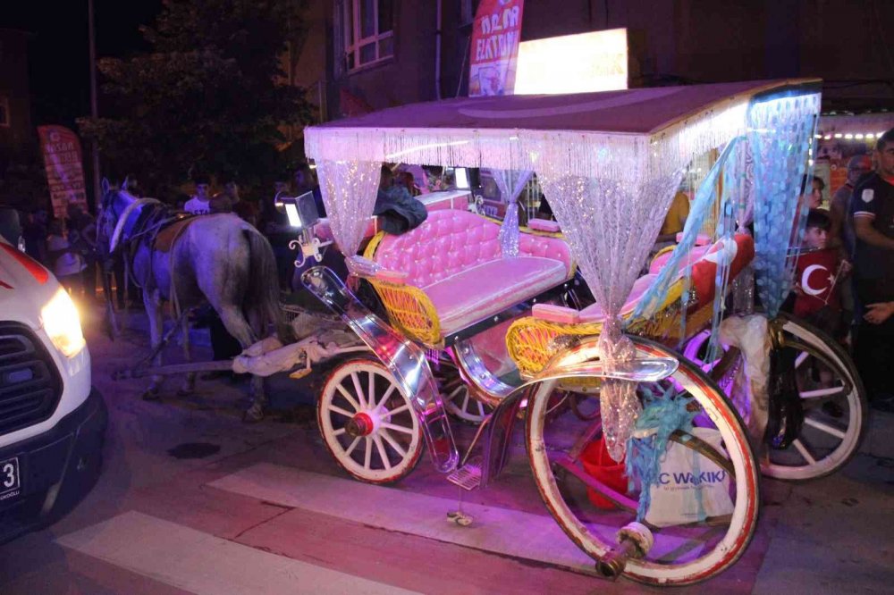 Karaman'da fayton gezisi acı bitti! At ürktü teker yerinden fırladı 2’si çocuk 5 kişi ölümden döndü