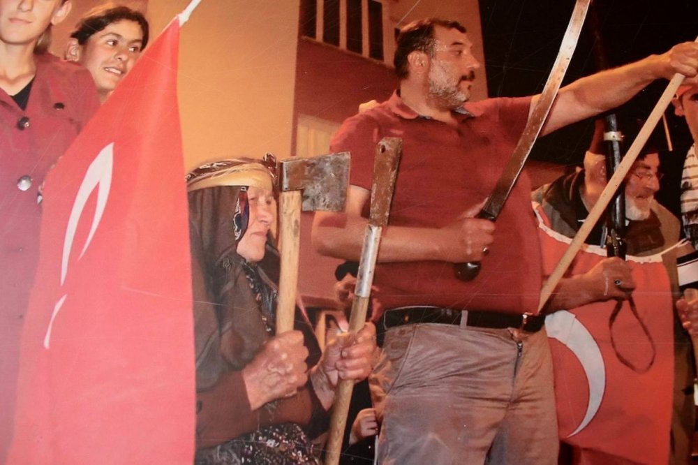 15 Temmuz gecesi balta ve satırla köyünden meydana inmişti! 86 yaşındaki Hesna nine o anları anlattı