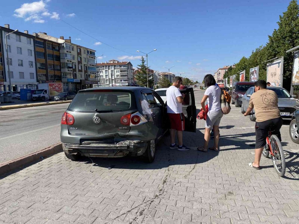 Konya’da 4 araç kavşakta çarpıştı! 3 yaralı