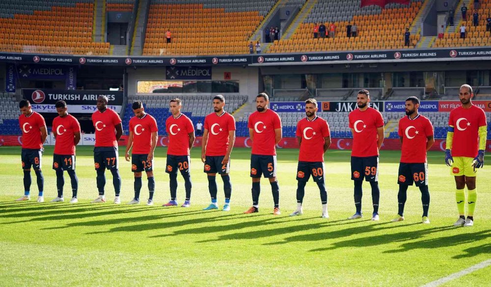Konyaspor Başakşehir'e tek golle mağlup oldu