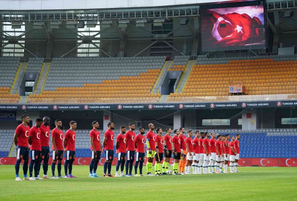 Konyaspor Başakşehir'e tek golle mağlup oldu