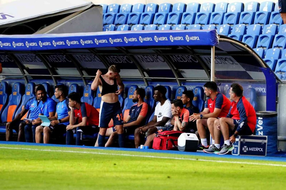 Konyaspor Başakşehir'e tek golle mağlup oldu