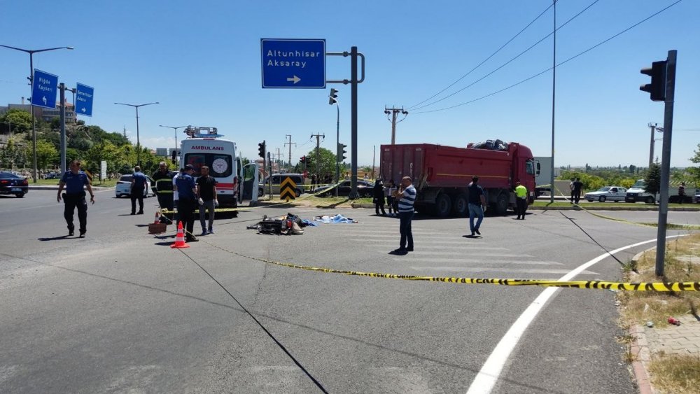 Niğde’de korkunç kaza! Kamyonla çarpışan motosikletteki karı-koca can verdi