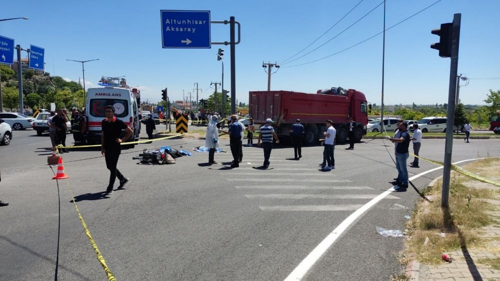 Niğde’de korkunç kaza! Kamyonla çarpışan motosikletteki karı-koca can verdi