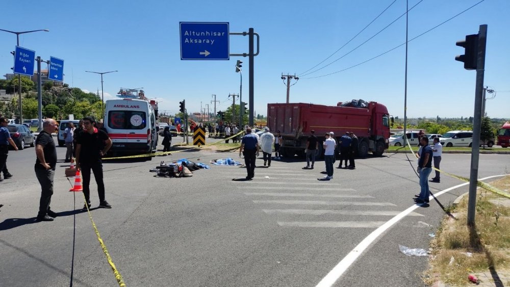 Niğde’de korkunç kaza! Kamyonla çarpışan motosikletteki karı-koca can verdi