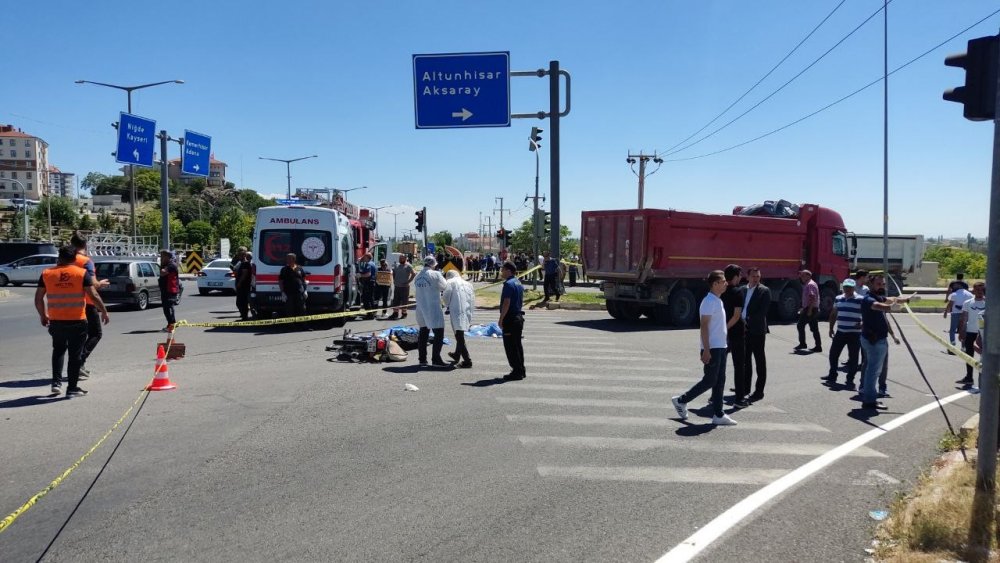 Niğde’de korkunç kaza! Kamyonla çarpışan motosikletteki karı-koca can verdi