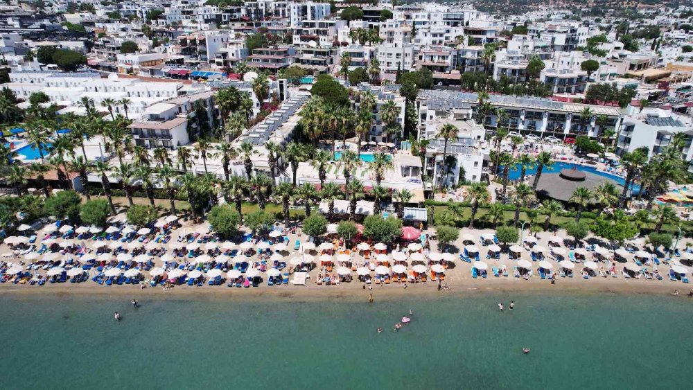 Tatilcilerin dönüş çilesi başladı! Bodrum'dan 10 bin ton çöp çıktı