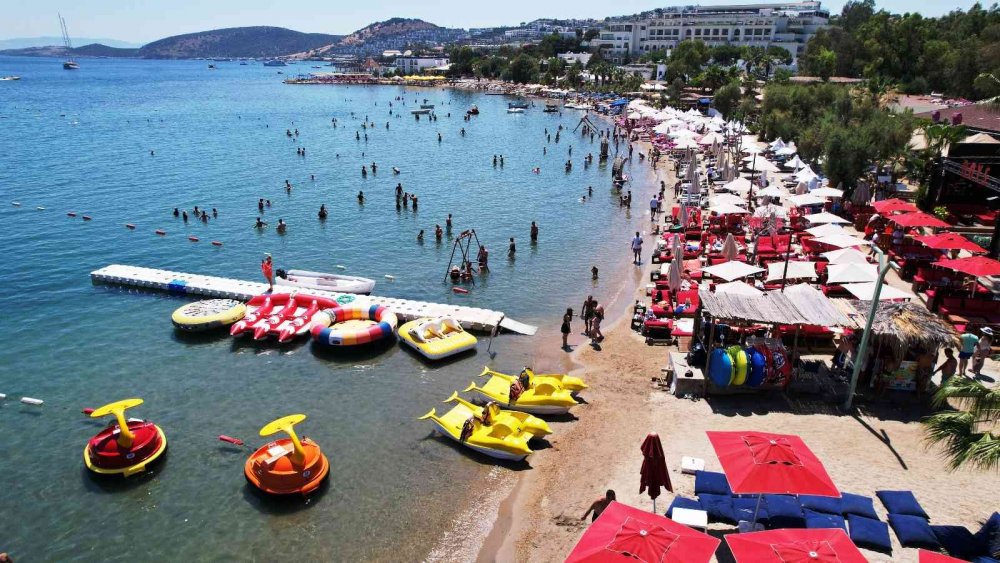 Tatilcilerin dönüş çilesi başladı! Bodrum'dan 10 bin ton çöp çıktı